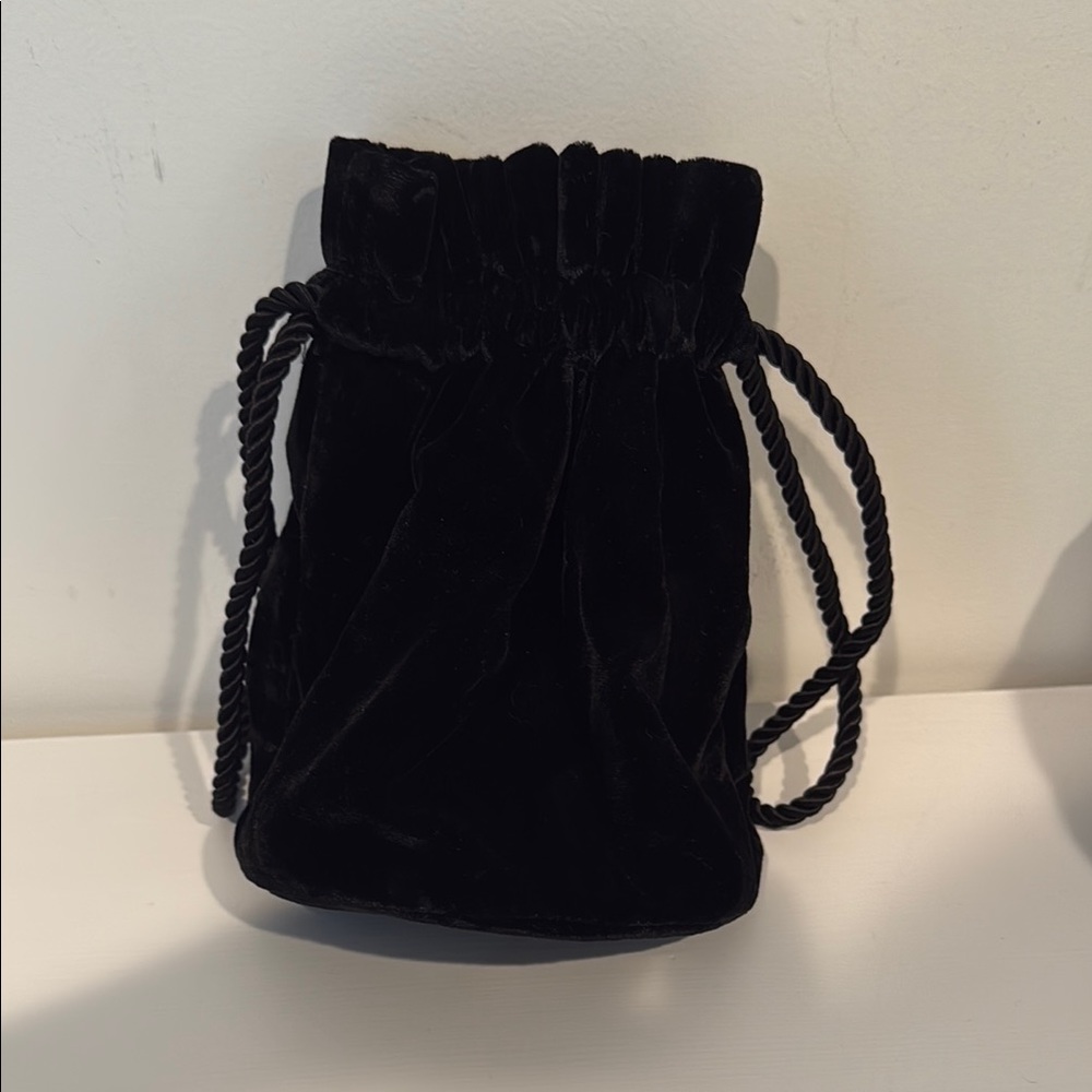 Doen Black Velvet Drawstring Bag/Wristlet